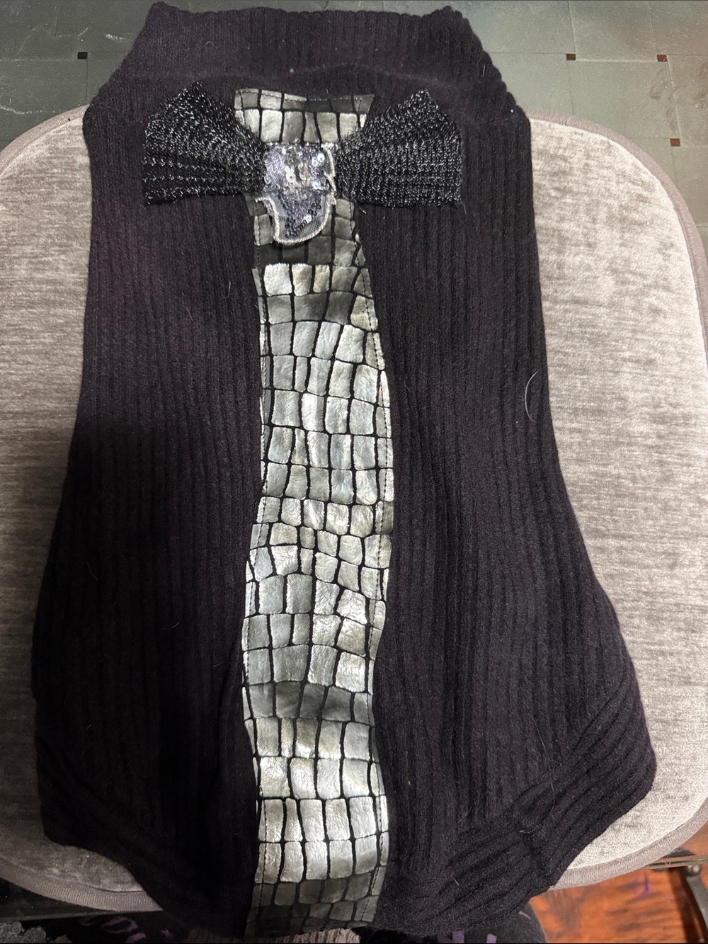 Black Dog Sweater with Silver Mosaic Leather Stripe 100% Cashmere,very Strechy.